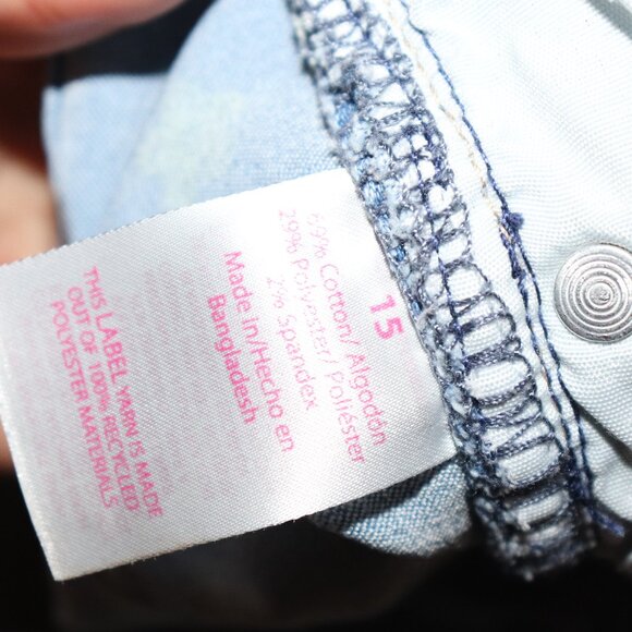 🌸 Juniors Jean Capris with Pastel Flowers – Size 15 Whimsical Print | Stretch - Picture 3 of 6